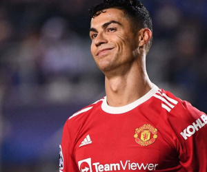 Ronaldo úp mở rời MU, chơi bóng đến ngoài 40 tuổi
