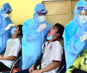 Sợ mắc Covid-19, dân test nhanh ‘vô tội vạ’, chuyên gia cảnh báo khẩn