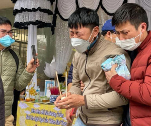 Vụ chìm ca nô 15 người tử vong: Những hình ảnh thắt lòng ở nhà tang lễ