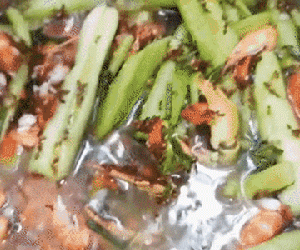 Nồi canh ngập ngụa kiến vàng khiến dân mạng 'hãi hùng' khi nhìn thấy, hoá ra là đặc sản nức tiếng của vùng này