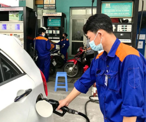 Giá xăng tiếp tục tăng vào ngày mai dù đã cao kỷ lục?