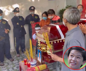 Tang lễ diễn viên Ốc Bảo Bảo:  Mẹ ruột ngất lịm, em gái nhỏ đội khăn tang cho anh trai, liên tục vái khách viếng