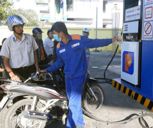 Giá xăng tăng lần thứ 6 liên tiếp, thiết lập đỉnh mới