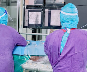 Nam thanh niên 28 tuổi mắc COVID-19 đột ngột ho ra máu ồ ạt