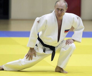 Nga cảnh báo tấn công các cơ sở ở Kiev, ông Putin bị tước đai đen Taekwondo