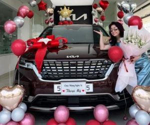 NSƯT Thoại Mỹ tậu hẳn xế hộp 1,5 tỷ sau thời gian kinh doanh online: 'Thích nhất mùi xe mới và cảm giác bóc tem'