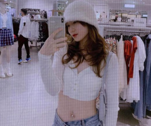 Vợ hot girl của JustaTee khoe eo thon, dân mạng bình luận: 'Đâu có giống mẹ bỉm sữa 2 con'