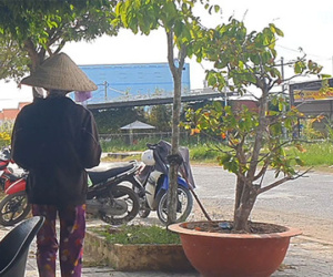 Người 'giấu mặt' quay clip vụ bé gái bán vé số bị người thân đánh đập dã man: Tôi nghe mà ám ảnh mãi!