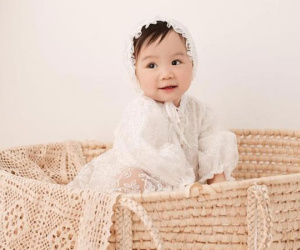 An Nguy tung bộ ảnh mừng con gái cưng tròn 1 tuổi, loạt biểu cảm cưng xỉu của cô bé gây 'lụi tim'