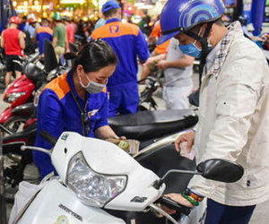 Giá mỗi lít xăng bán lẻ giảm bao nhiêu tiền khi hạ thuế bảo vệ môi trường?