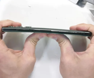 Galaxy S22 Ultra 'sống sót' sau thử nghiệm bẻ cong