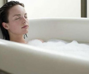 Sự khác biệt giữa một người tắm một lần một ngày và một người tắm một lần một tuần? Cái nào lành mạnh hơn?