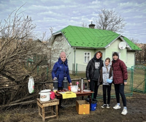 Tình người cảm động giữa thời khắc chiến tranh ở Ukraine