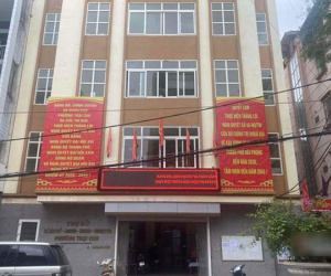 Trạm trưởng Y tế vòi tiền ký giấy cho F0 đi viện, luật nào nghiêm trị?