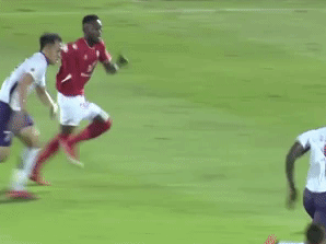 Rợn người với pha 'thi triển kungfu' của Hoàng Vũ Samson với cầu thủ Bình Dương