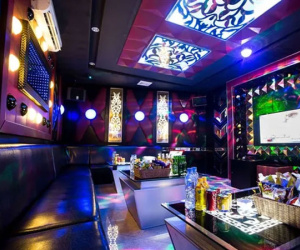 Hát karaoke cùng nhân viên nữ suốt 9 tiếng đồng hồ, người đàn ông co giật rồi tử vong