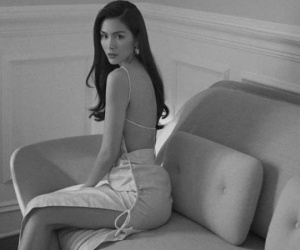 Mừng 8/3, Hà Tăng tung ảnh cực sexy hiếm có của bản thân với đôi chân cực phẩm