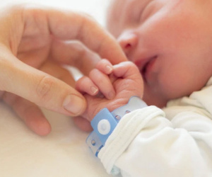 'Xin giống' ở ngân hàng tinh trùng có sợ bị đòi con, kết hôn cận huyết hay không?