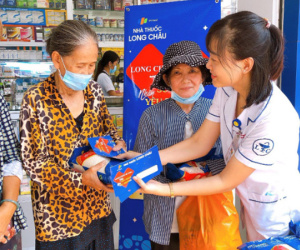 Chuỗi nhà thuốc FPT Long Châu tặng miễn phí 200.000 viên thuốc đặc trị Covid Molnupiravir cho người nghèo