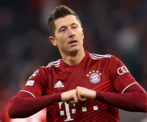 Lewandowski phá kỷ lục ghi bàn của Ronaldo và Messi ở Champions League