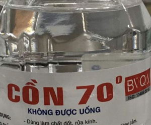 Cảnh báo cồn công nghiệp 'đội lốt' cồn y tế bán tại nhà thuốc gây độc hại