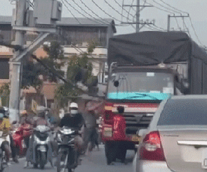 Vụ nhóm thanh niên đập phá xe tải, hành hung tài xế: 'Ngỡ ngàng bật ngửa' vì nguyên nhân xảy ra xô xát