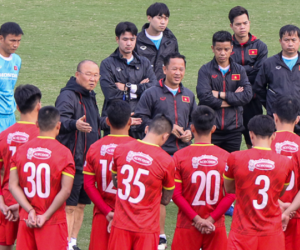 NÓNG: HLV Park Hang-seo triệu tập trung vệ Việt kiều đá 2 trận cuối vòng loại World Cup