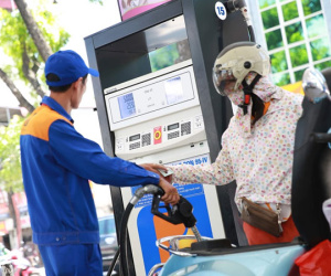 Giá xăng ngày mai có bước điều chỉnh mạnh hiếm có, tăng 4.000 đồng/lít?