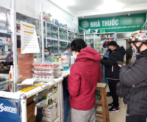 Trẻ mắc Covid-19 bị thủng dạ dày, cảnh báo thói quen mua thuốc của phụ huynh