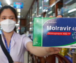 Đã uống Molnupiravir, có cần đeo khẩu trang?