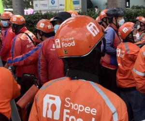 Giá xăng tăng phi mã, shipper ShopeeFood tập trung đòi công ty tăng phí ship, hỗ trợ thêm thu nhập