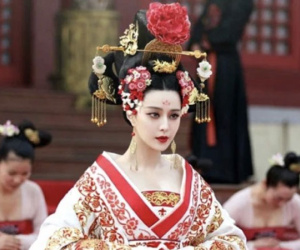 Khi Hoàng đế mới lên ngôi, ông sẽ làm gì với ba nghìn mỹ nữ trong hậu cung do vua cha để lại?