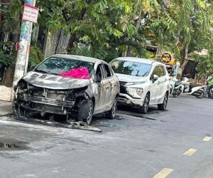 3 ô tô bị đốt cháy rụi ở TP.HCM, nghi vấn một người đàn ông phóng hỏa