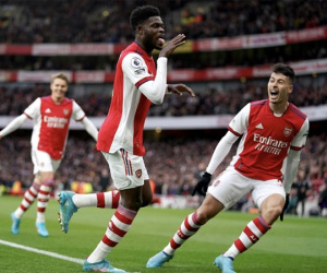 Partey hóa người hùng giúp Arsenal đòi lại vị trí thứ 4 từ tay Man United