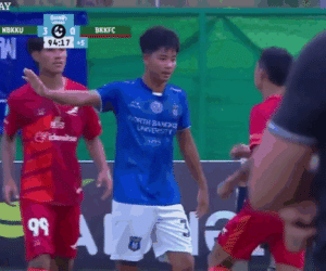 Tung đòn Muay khiến đối phương khâu 24 mũi, cầu thủ Thái Lan lập tức bị CLB cắt hợp đồng
