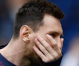 Fan PSG đòi đuổi Messi
