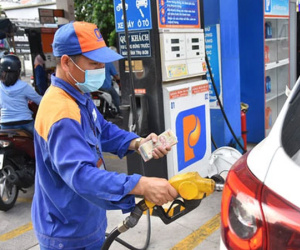 Giá xăng sắp giảm sau khi phá đỉnh lịch sử?