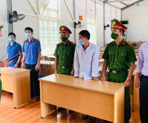 Chồng đổ xăng thiêu sống vợ trước ngày ra tòa ly hôn