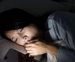 Những thói quen trước khi đi ngủ khiến bạn ‘phá nát’ gan của chính mình