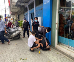 Thuê xe ô tô từ Đà Nẵng ra Huế bắt người để giao cho công an