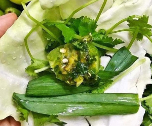 Mẹt rau quả quê giá rẻ lên đời, thêm bát nước chấm thành món đắt đỏ