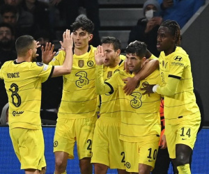 Hết tiền, Chelsea phải mặc lại áo cũ dù bị nhà tài trợ ‘tuýt còi’