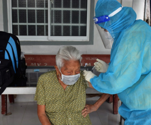 Khi nào Việt Nam cần tiêm vaccine COVID-19 mũi 4, mũi 5?