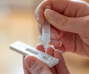 Lý do nhiều người tránh được Covid-19 dù Omicron lây lan quá nhanh