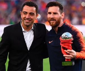 Xavi: 'Cánh cửa ở Barca luôn đón chào Messi'