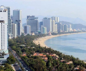 Khách sạn 5 sao im lìm, chán nản chưa buồn mở cửa lại