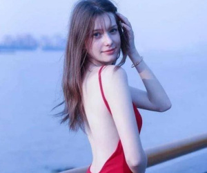 Cô gái 23 tuổi được gọi là 'Audrey Hepburn phiên bản Nga' trở nên nổi tiếng và được mệnh danh là 'thiên thần giáng thế'