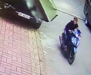 Trộm nhí 14 tuổi 'thó' túi tiền trong xe Mercedes rồi đi mua SH