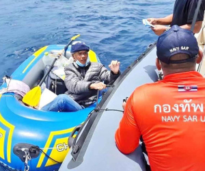 Người đàn ông Việt Nam gây sốc khi định chèo hơn 2.000 km đường biển để thăm vợ bằng thuyền cao su