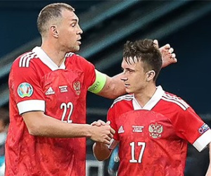 Nga bất ngờ xin đăng cai EURO, UEFA lập tức 'rút thẻ đỏ'